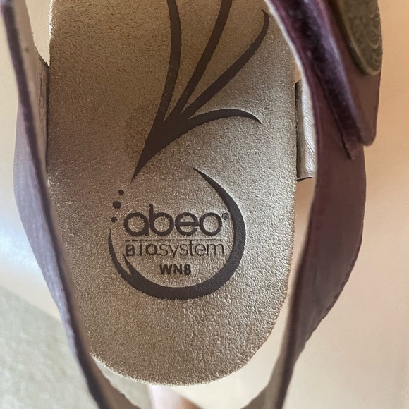 Abeo Una Purple Wedge Comfort Sandals 8 EUC - Picture 11 of 16